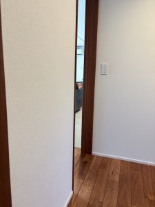 トイレから見たリビング