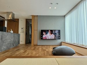 無垢床チェリー小上がりあるリビング
