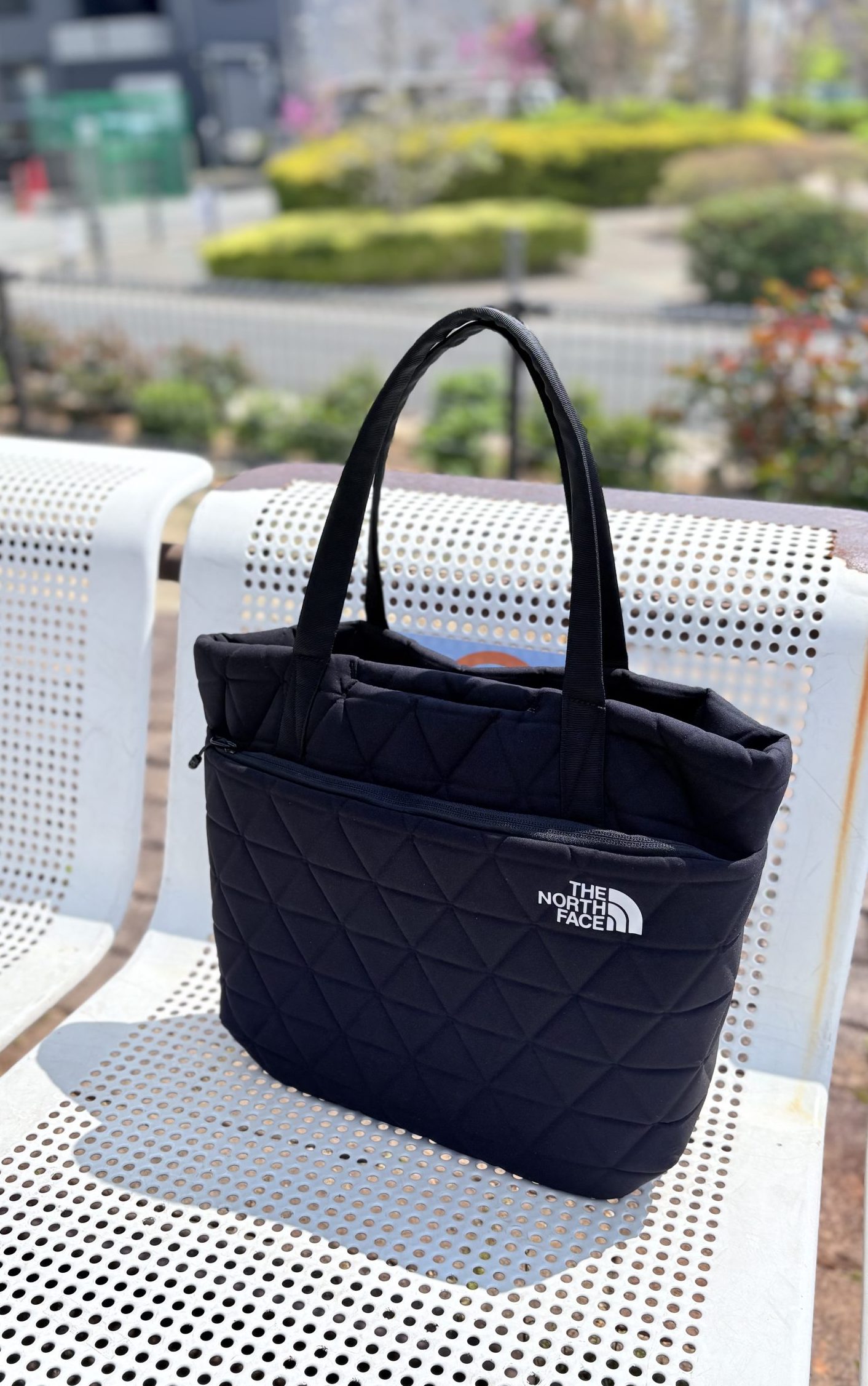 ジオフェイストートに持ち物を入れたところ　前面