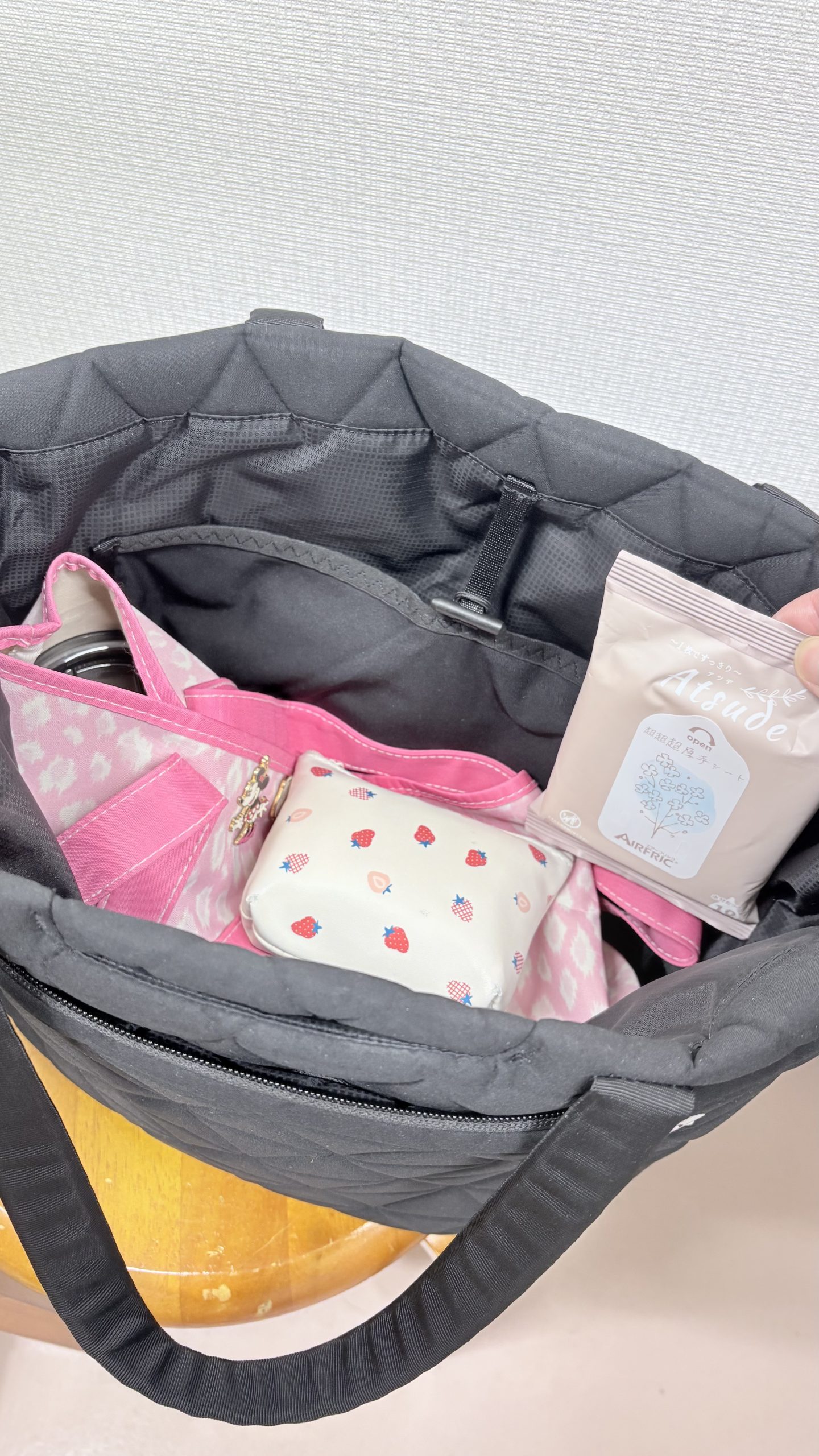 ジオフェイストートにお弁当、タンブラー、ポーチを入れた