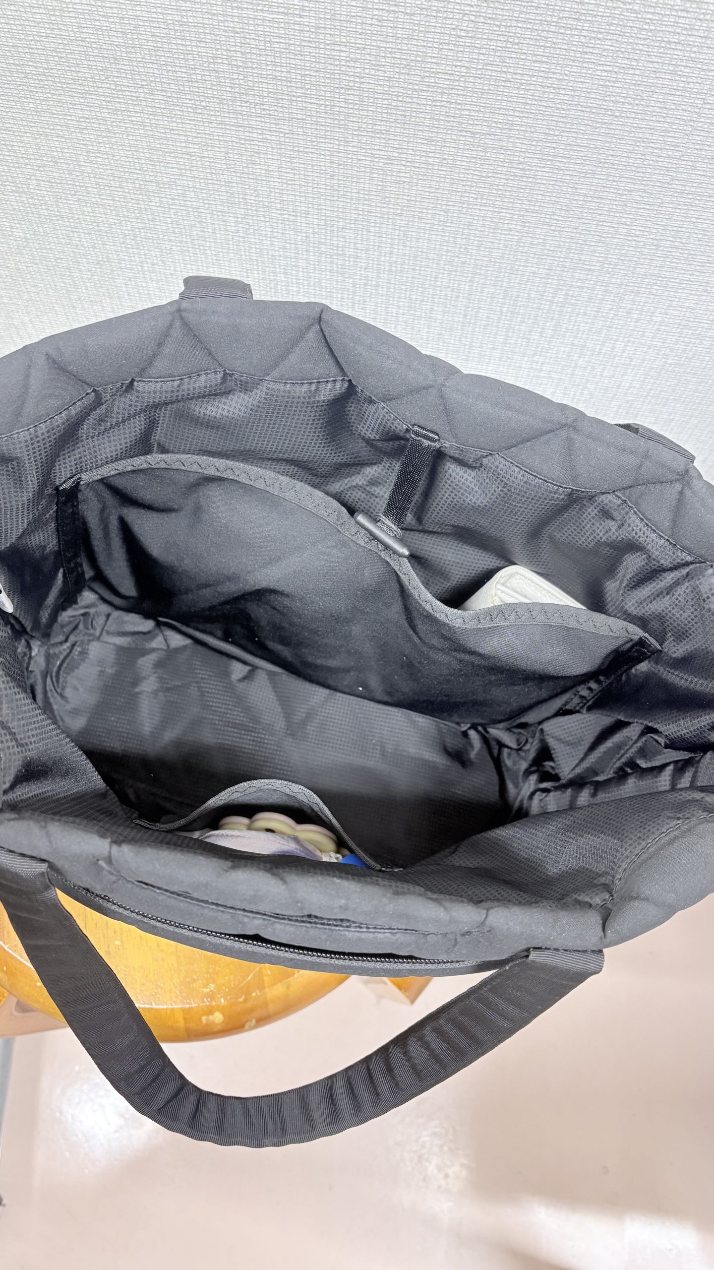 ジオフェイストートの内側ポケットを上から見た